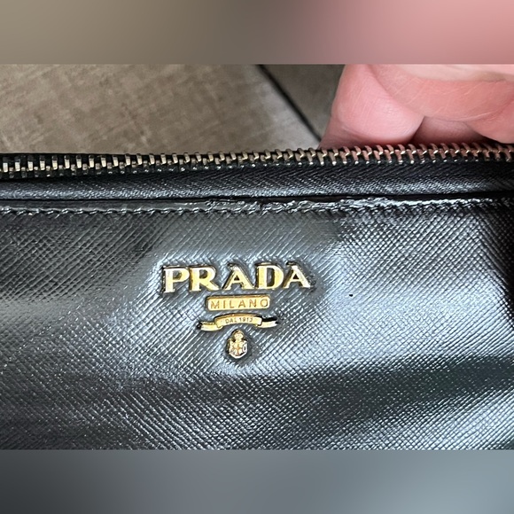 Prada Saffiano Lux Leather Zipper closure Continental Wallet - Picture 3 of 12